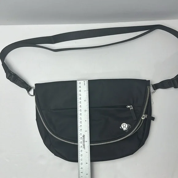 NWOT Lululemon All night Bag Black - Picture 7 of 17